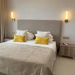Olymp Luxury House - Ultra Luxury Beachfront With Rooftop Lounge *